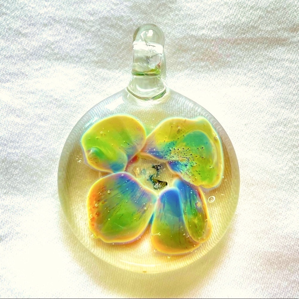 🌈 Glass Rainbow Flower Pendant